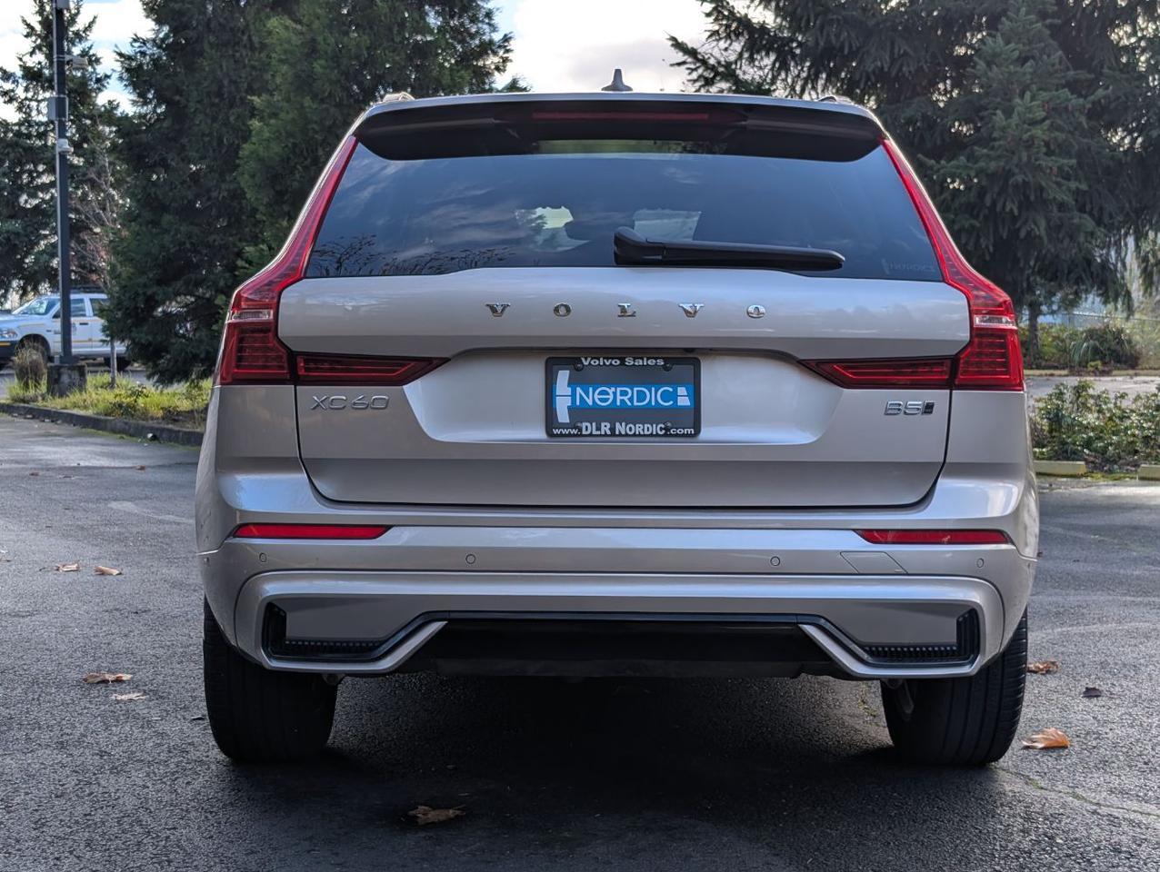 2025 Volvo XC60 B5 AWD Hybrid PLUS w/High Performance Audio, Pilot Assist, 360 Cam, Heated Leather Seats & Pano Roof Portland OR