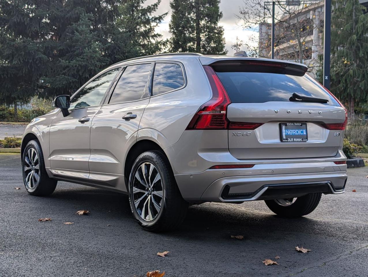 2025 Volvo XC60 B5 AWD Hybrid PLUS w/High Performance Audio, Pilot Assist, 360 Cam, Heated Leather Seats & Pano Roof Portland OR