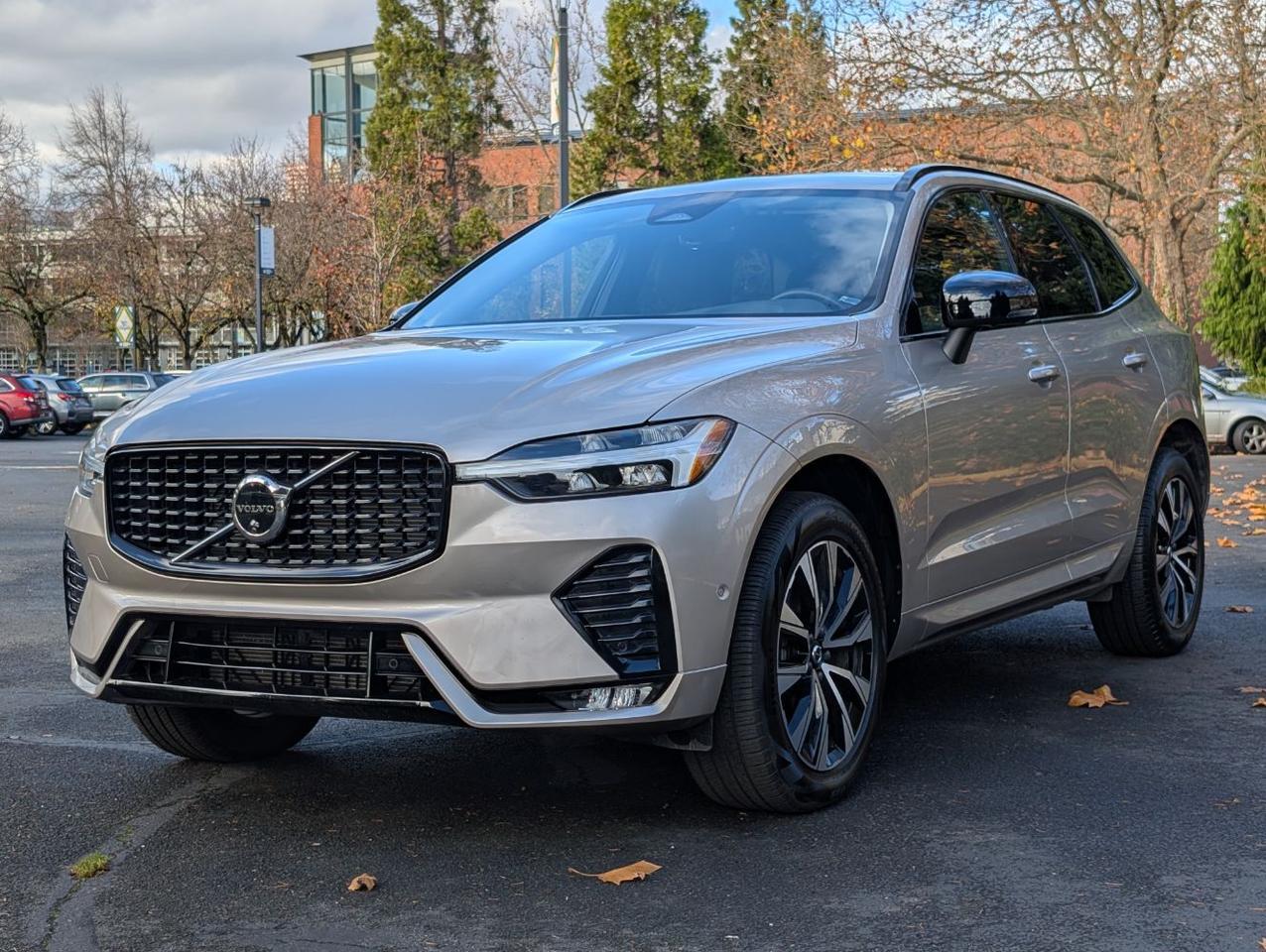 2025 Volvo XC60 B5 AWD Hybrid PLUS w/High Performance Audio, Pilot Assist, 360 Cam, Heated Leather Seats & Pano Roof Portland OR
