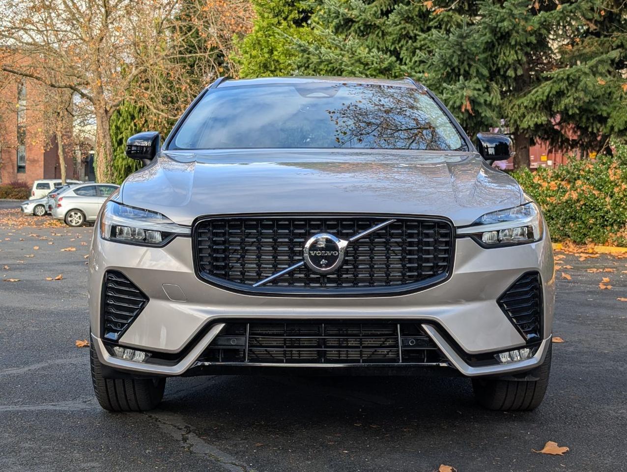 2025 Volvo XC60 B5 AWD Hybrid PLUS w/High Performance Audio, Pilot Assist, 360 Cam, Heated Leather Seats & Pano Roof Portland OR