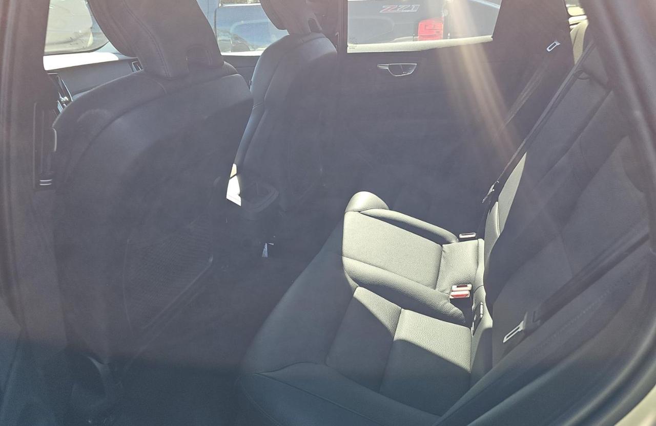 2025 Volvo XC60 B5 AWD Hybrid PLUS w/High Performance Audio, Pilot Assist, 360 Cam, Heated Leather Seats & Pano Roof Portland OR