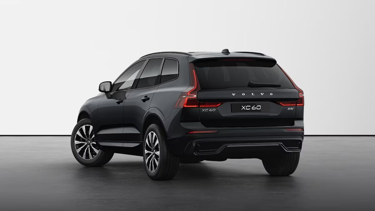 2025 Volvo XC60 B5 AWD Hybrid PLUS w/High Performance Audio, Pilot Assist, 360 Cam, Pano Roof & Heated Seats Portland OR