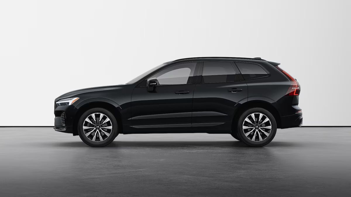 2025 Volvo XC60 B5 AWD Hybrid PLUS w/High Performance Audio, Pilot Assist, 360 Cam, Pano Roof & Heated Seats Portland OR