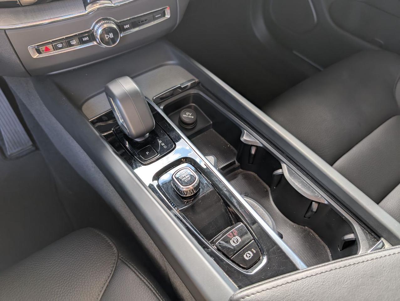 2025 Volvo XC60 B5 AWD Hybrid PLUS w/High Performance Audio, Pilot Assist, 360 Cam & Heated Leather Seats Portland OR
