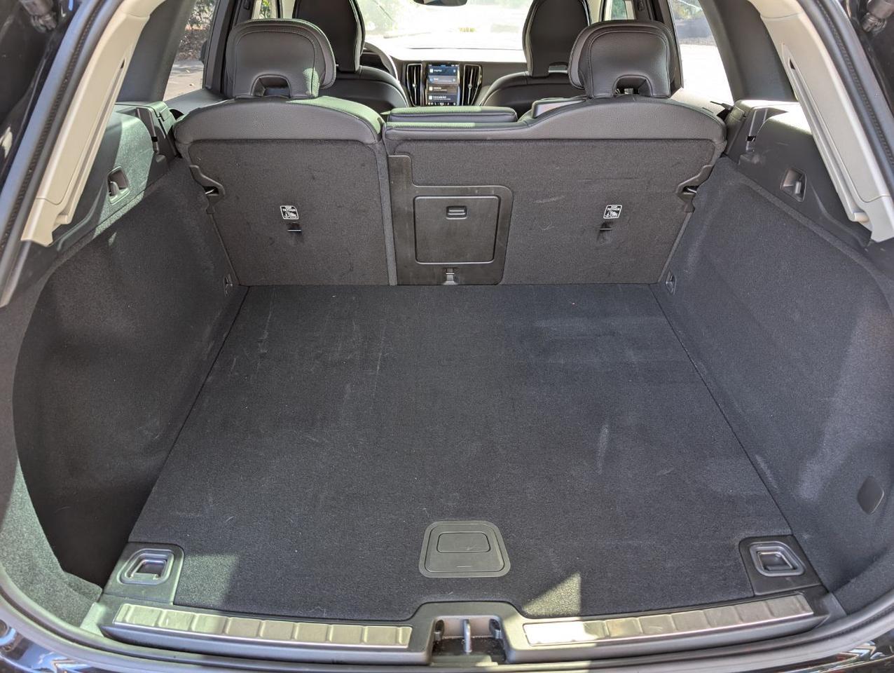 2025 Volvo XC60 B5 AWD Hybrid PLUS w/High Performance Audio, Pilot Assist, 360 Cam & Heated Leather Seats Portland OR