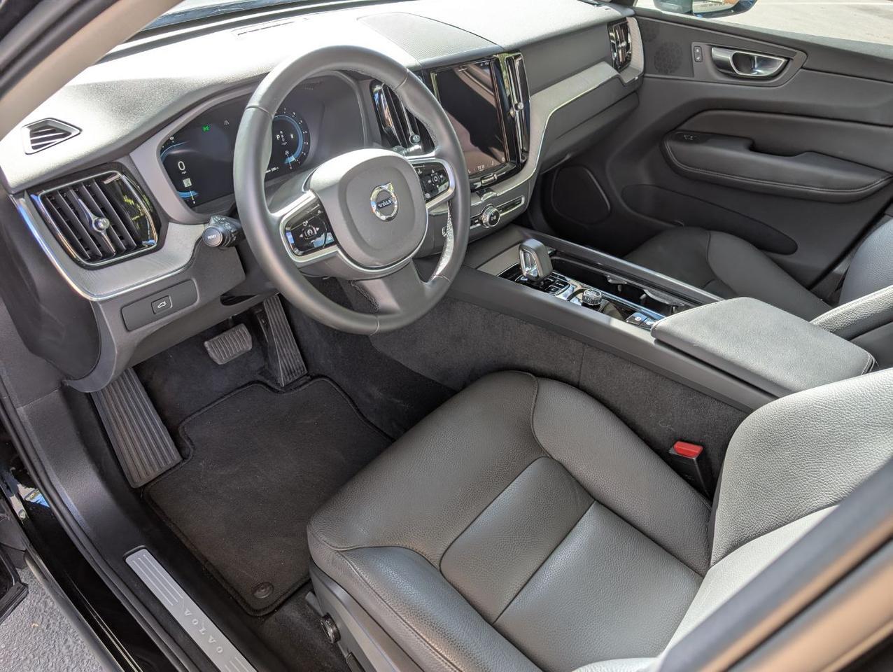 2025 Volvo XC60 B5 AWD Hybrid PLUS w/High Performance Audio, Pilot Assist, 360 Cam & Heated Leather Seats Portland OR