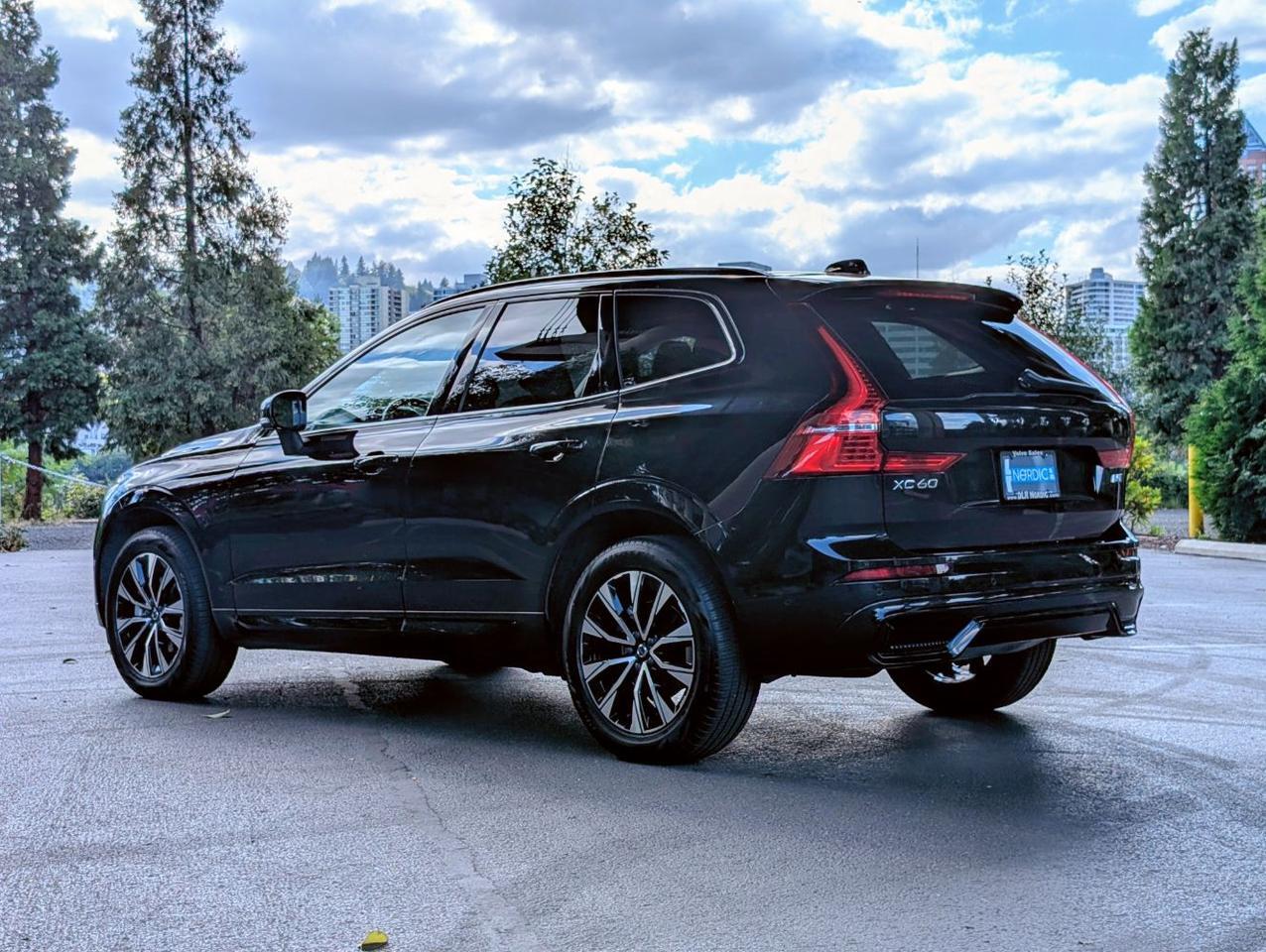 2025 Volvo XC60 B5 AWD Hybrid PLUS w/High Performance Audio, Pilot Assist, 360 Cam & Heated Leather Seats Portland OR