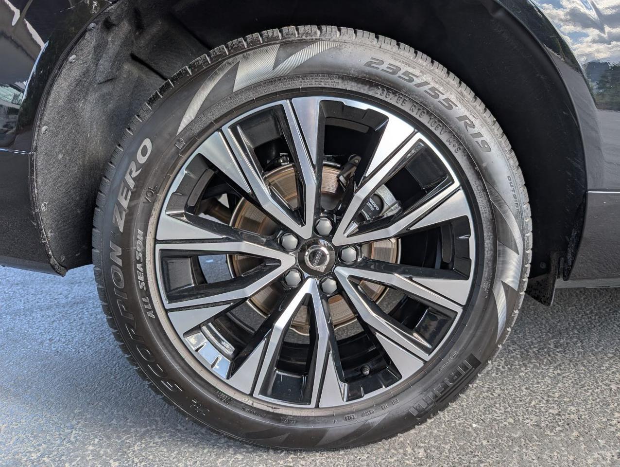 2025 Volvo XC60 B5 AWD Hybrid PLUS w/High Performance Audio, Pilot Assist, 360 Cam & Heated Leather Seats Portland OR