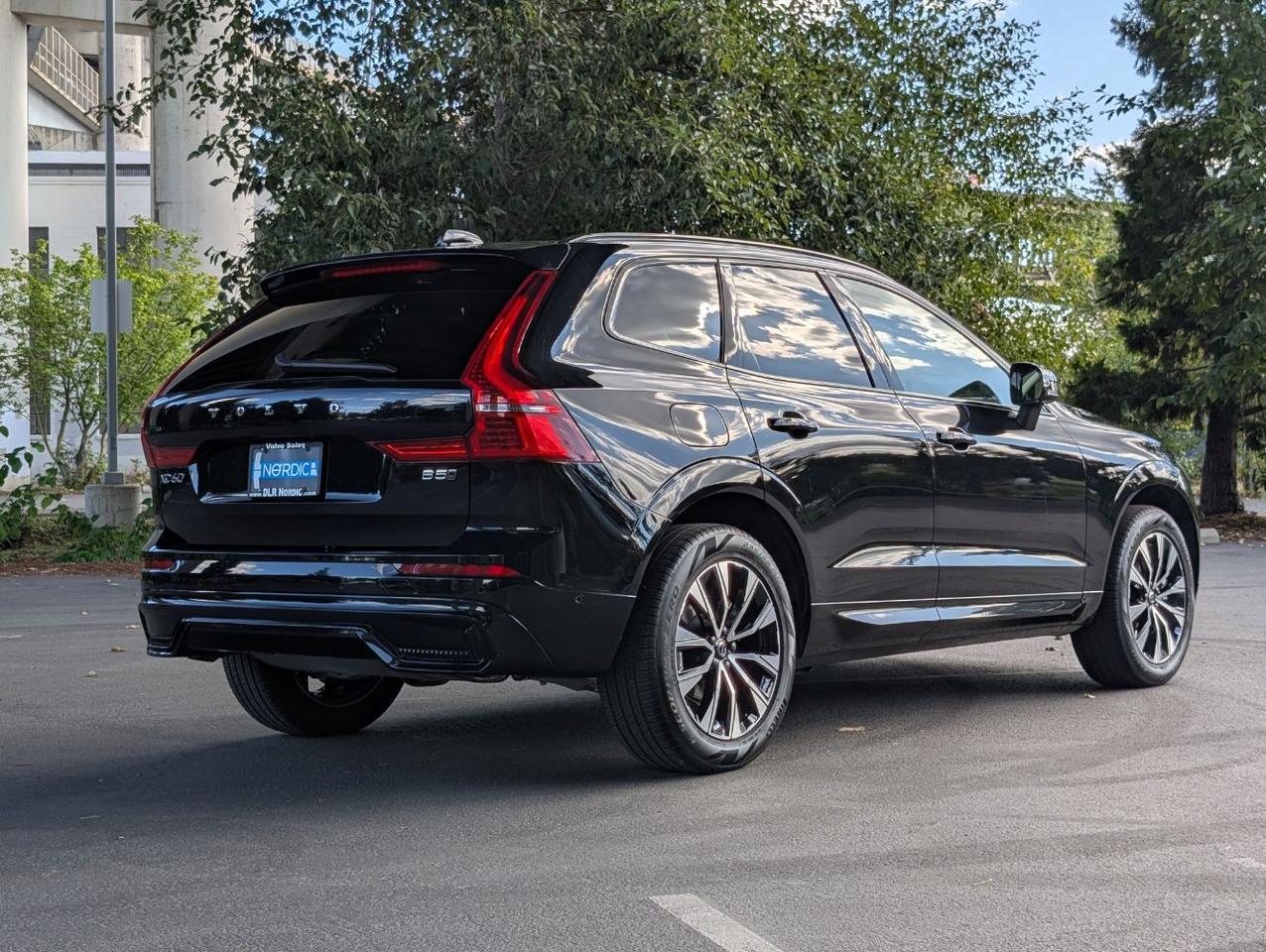 2025 Volvo XC60 B5 AWD Hybrid PLUS w/High Performance Audio, Pilot Assist, 360 Cam & Heated Leather Seats Portland OR