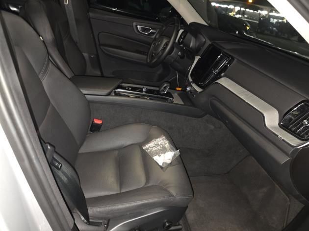 2025 Volvo XC60 B5 AWD Hybrid PLUS w/High Performance Sound, Climate Pkg, 20" Wheels Portland OR