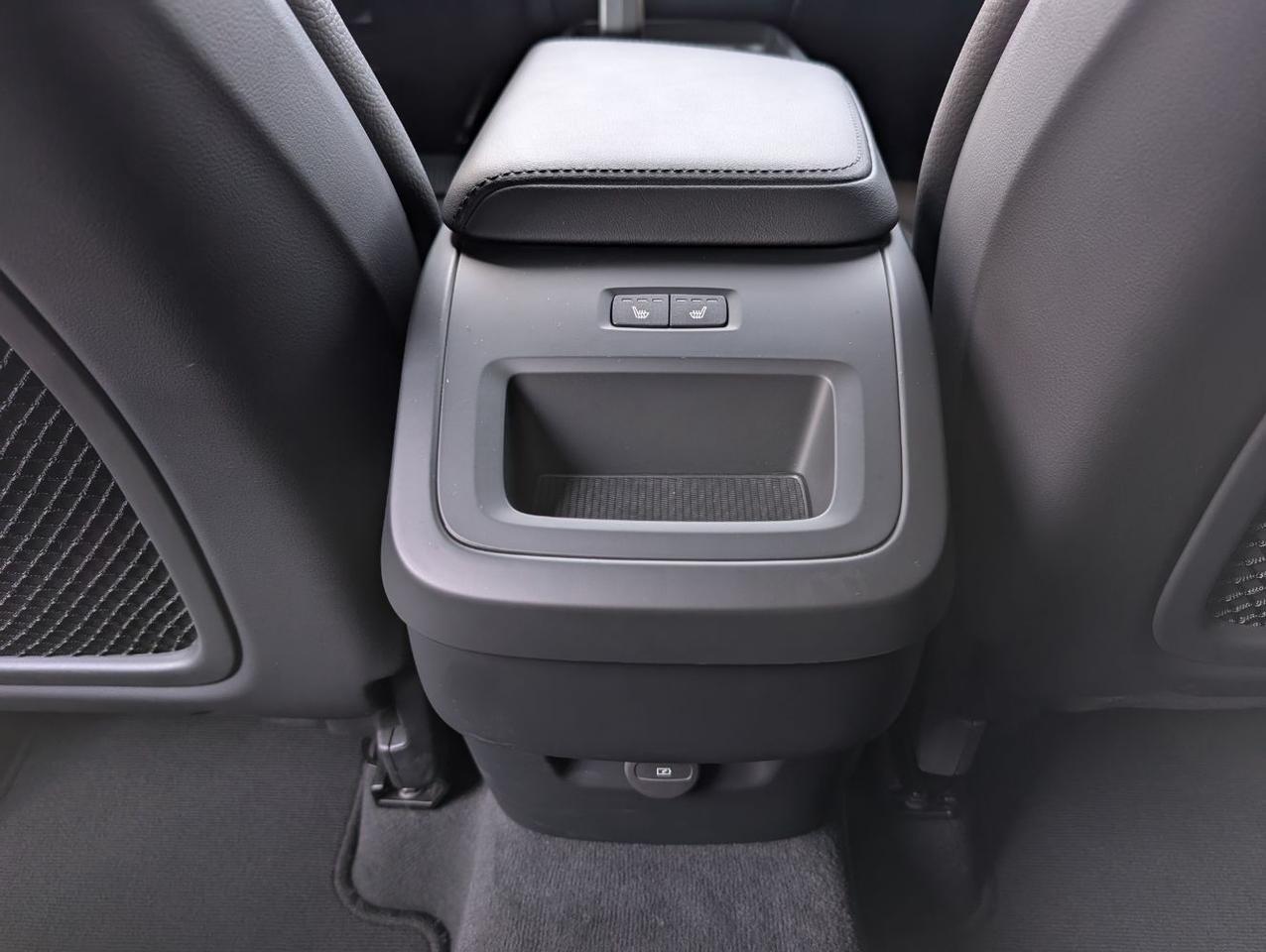 2025 Volvo XC60 B5 AWD Hybrid PLUS w/High Performance Sound, Pilot Assist, 360 Cam, 4 Heated Seats & Wheel Portland OR