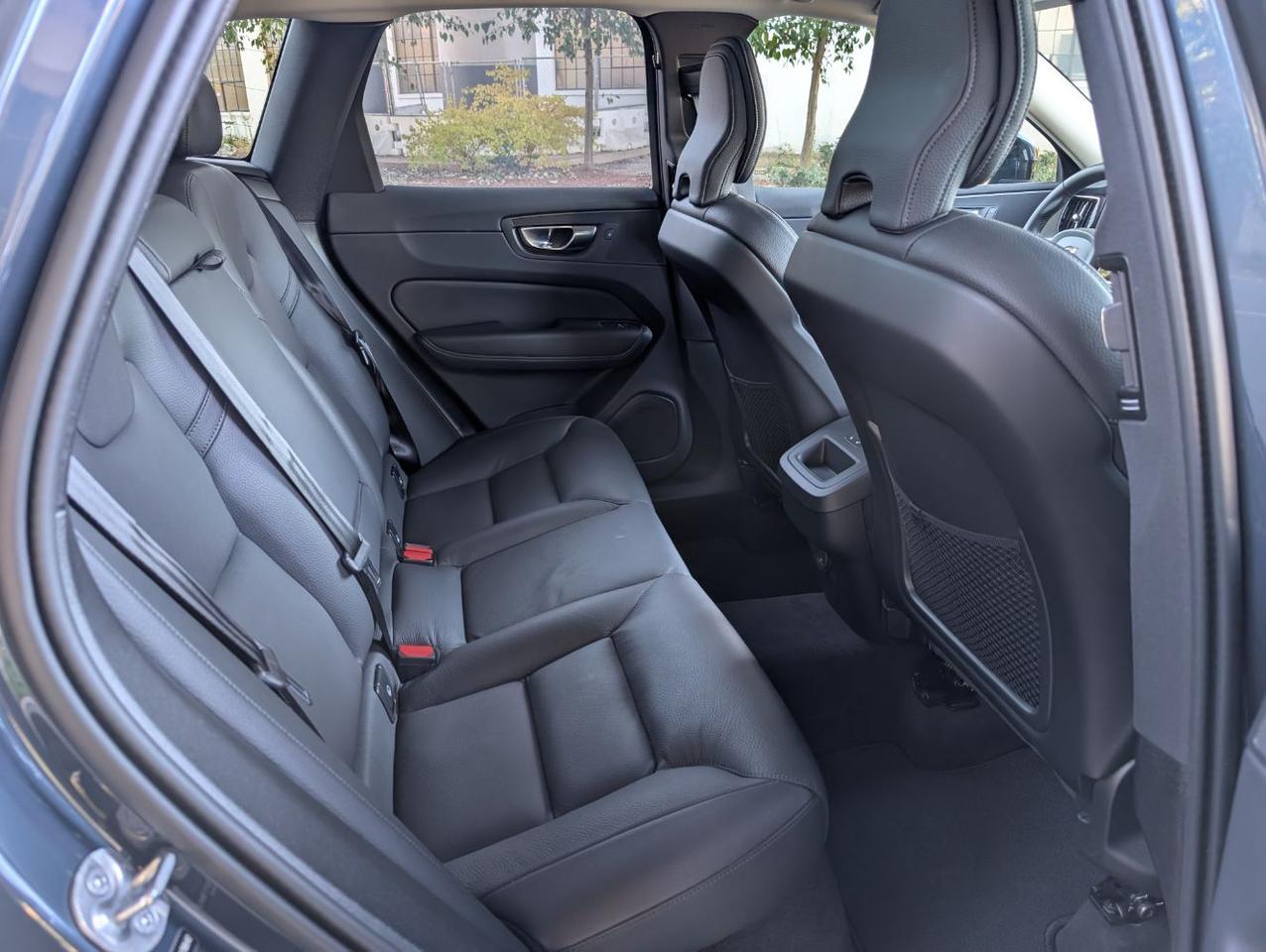2025 Volvo XC60 B5 AWD Hybrid PLUS w/High Performance Sound, Pilot Assist, 360 Cam, 4 Heated Seats & Wheel Portland OR