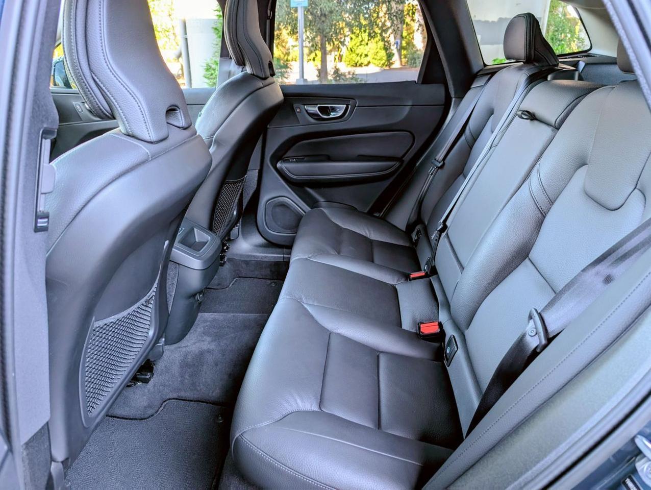 2025 Volvo XC60 B5 AWD Hybrid PLUS w/High Performance Sound, Pilot Assist, 360 Cam, 4 Heated Seats & Wheel Portland OR