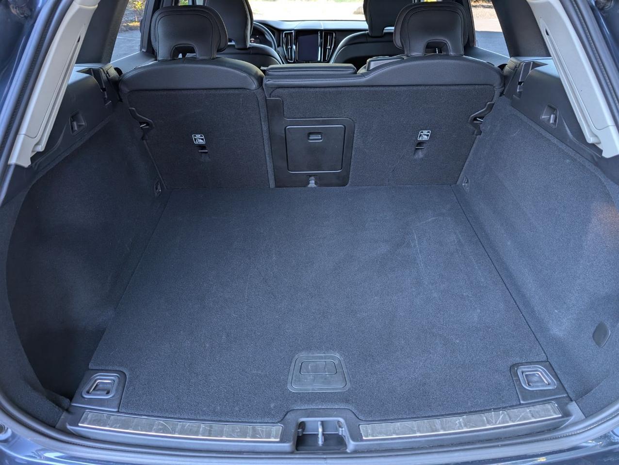 2025 Volvo XC60 B5 AWD Hybrid PLUS w/High Performance Sound, Pilot Assist, 360 Cam, 4 Heated Seats & Wheel Portland OR