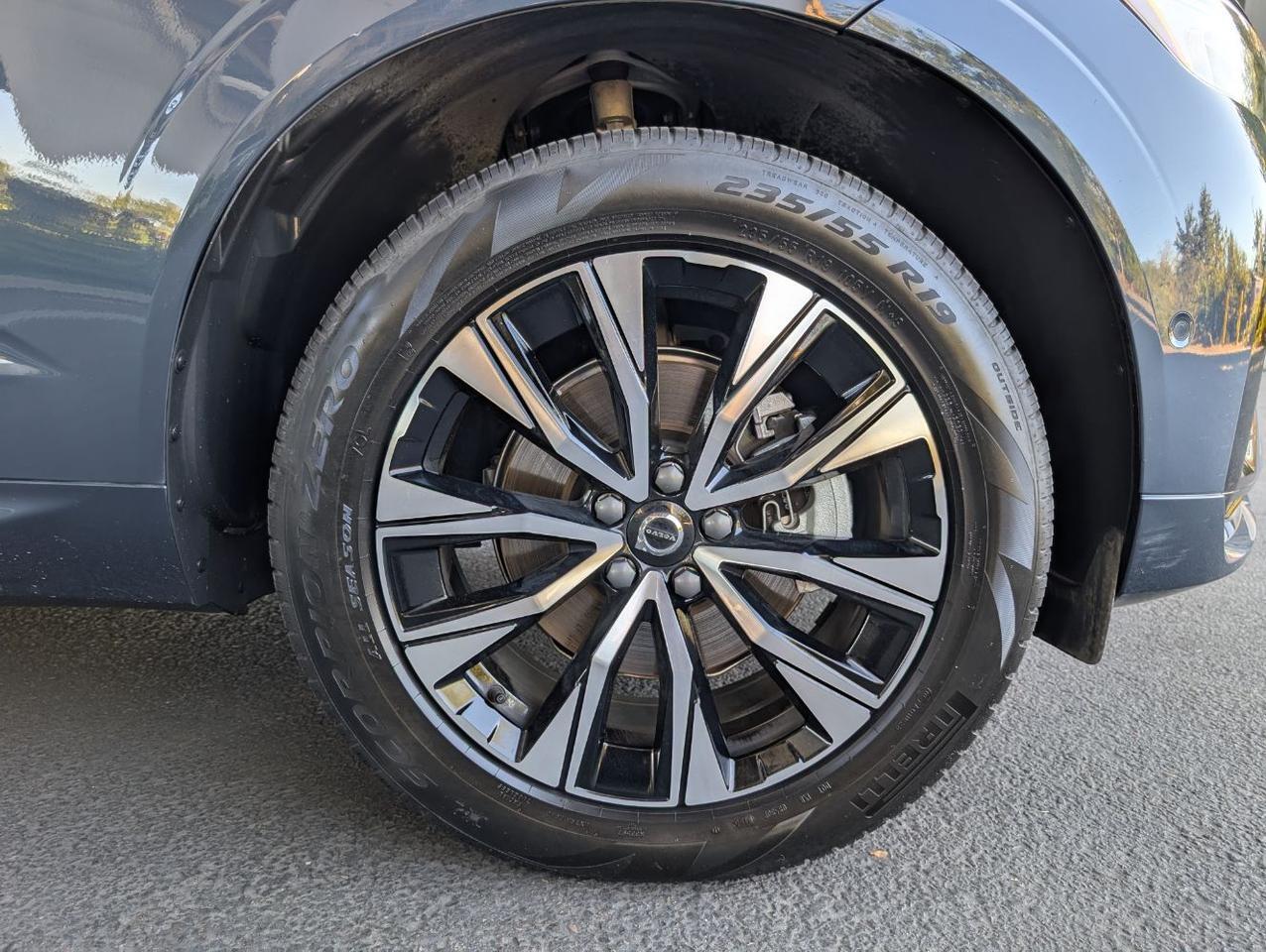 2025 Volvo XC60 B5 AWD Hybrid PLUS w/High Performance Sound, Pilot Assist, 360 Cam, 4 Heated Seats & Wheel Portland OR