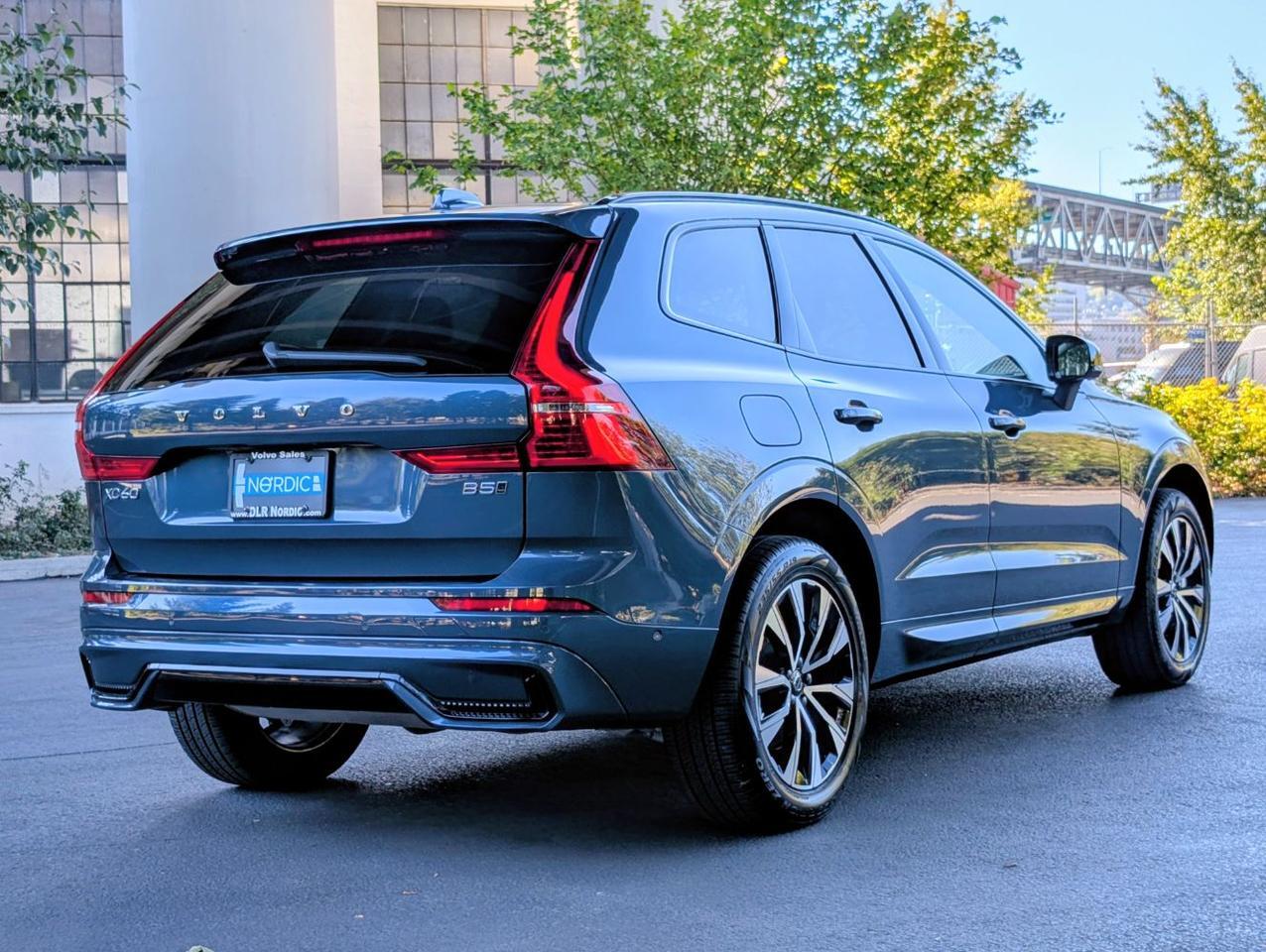 2025 Volvo XC60 B5 AWD Hybrid PLUS w/High Performance Sound, Pilot Assist, 360 Cam, 4 Heated Seats & Wheel Portland OR