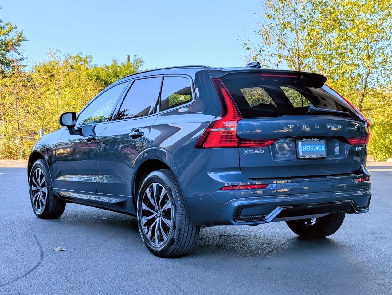 2025 Volvo XC60 B5 AWD Hybrid PLUS w/High Performance Sound, Pilot Assist, 360 Cam, 4 Heated Seats & Wheel Portland OR