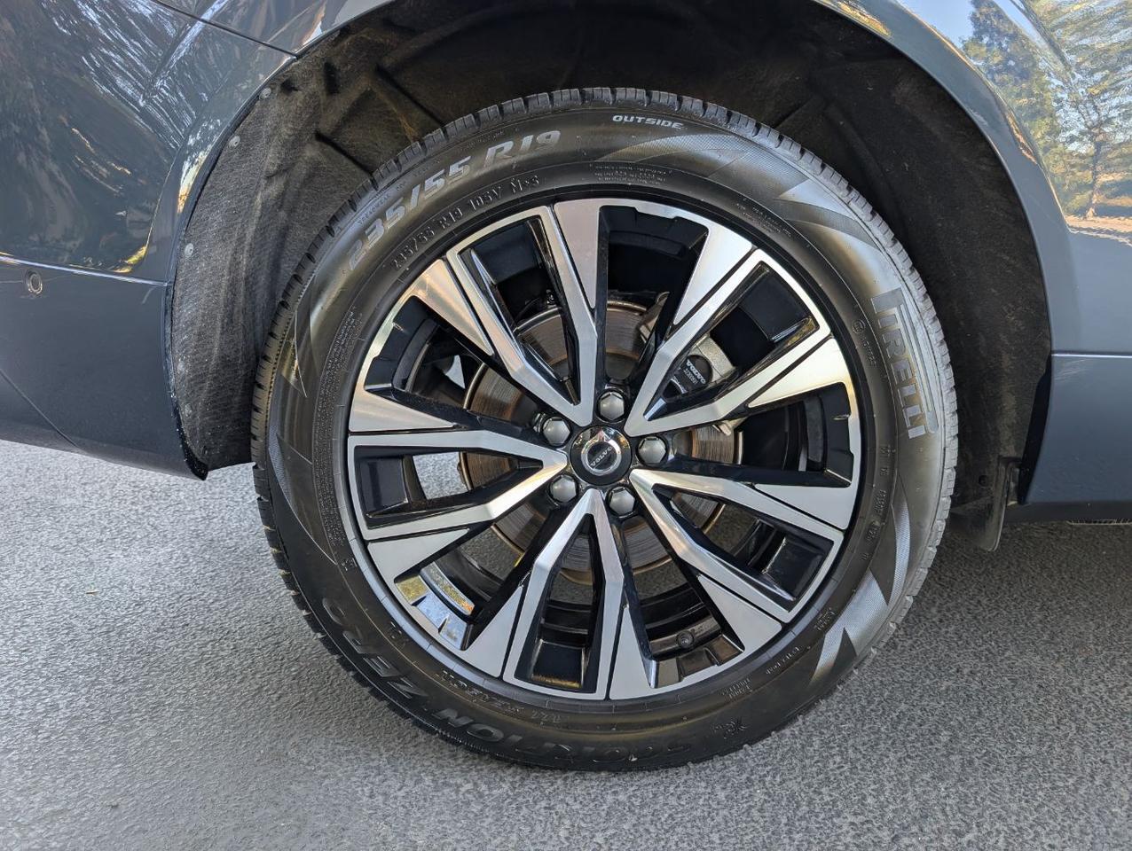 2025 Volvo XC60 B5 AWD Hybrid PLUS w/High Performance Sound, Pilot Assist, 360 Cam, 4 Heated Seats & Wheel Portland OR