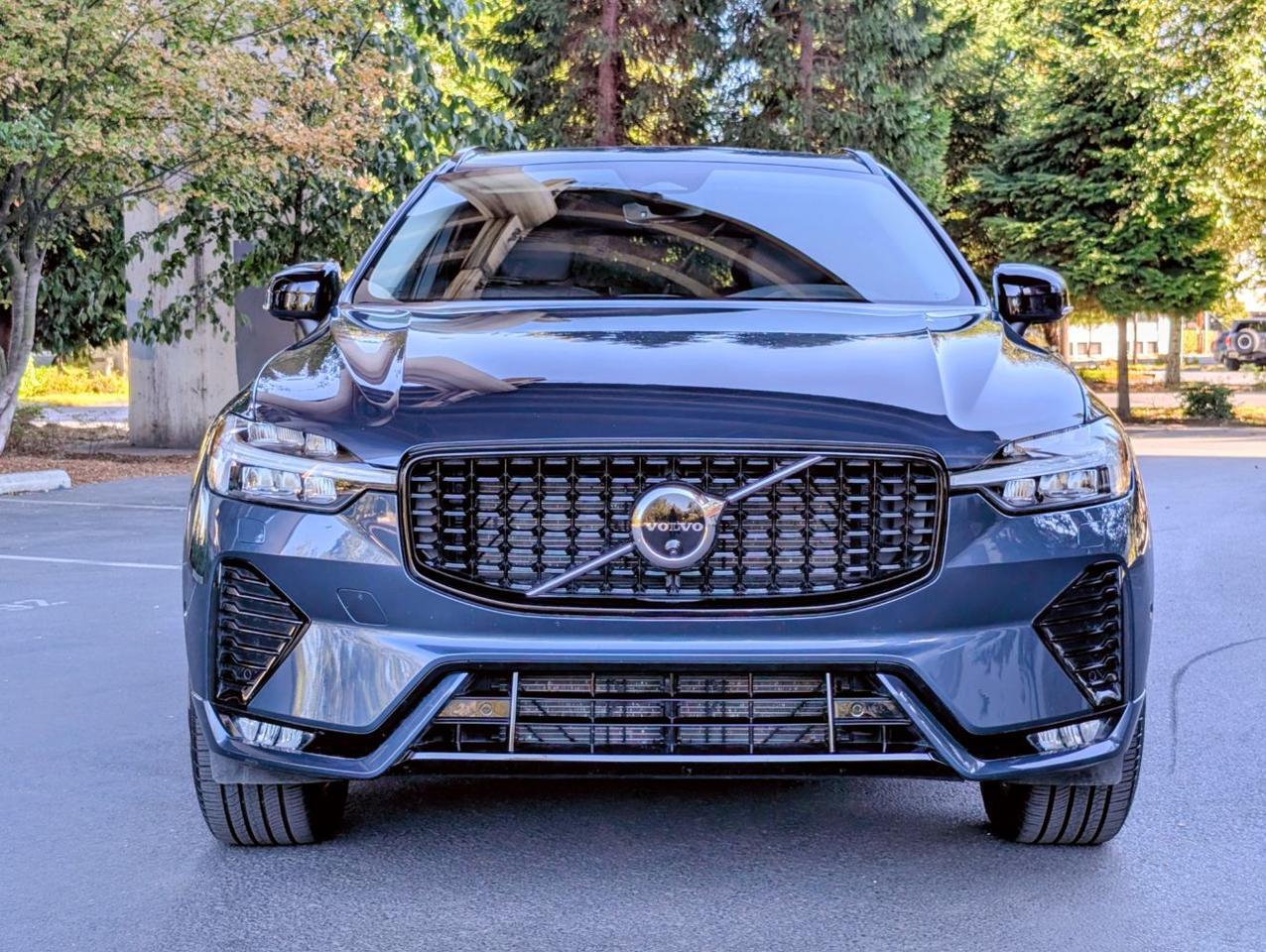 2025 Volvo XC60 B5 AWD Hybrid PLUS w/High Performance Sound, Pilot Assist, 360 Cam, 4 Heated Seats & Wheel Portland OR