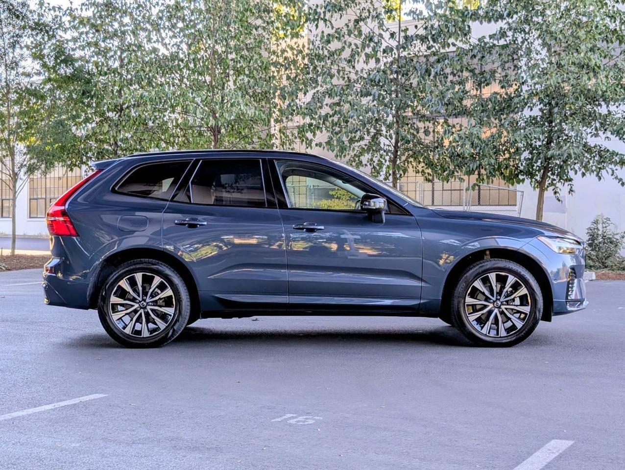 2025 Volvo XC60 B5 AWD Hybrid PLUS w/High Performance Sound, Pilot Assist, 360 Cam, 4 Heated Seats & Wheel Portland OR
