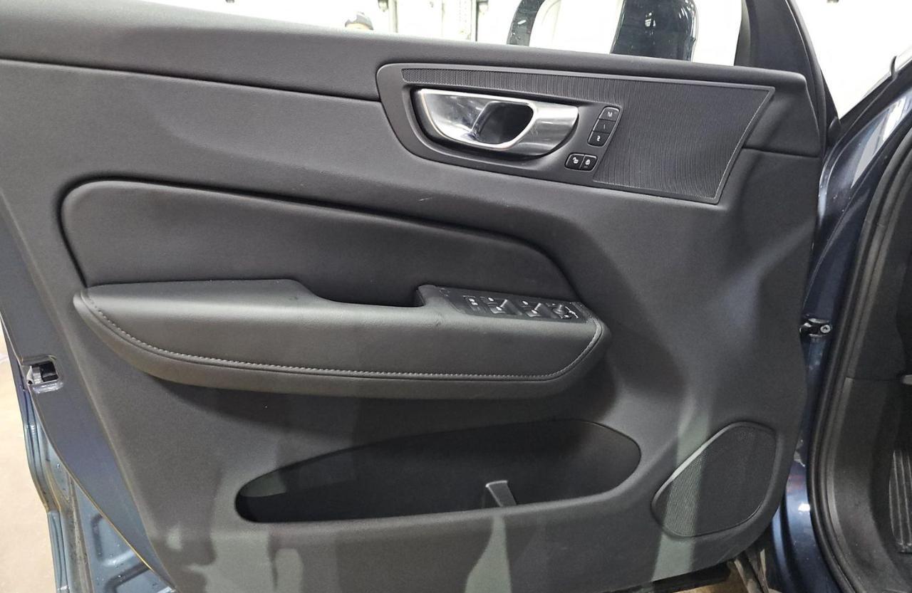 2025 Volvo XC60 B5 AWD Hybrid PLUS w/Hight Performance Sound, Pilot Assist, 360 Cam, 4 Heated Seats & Wheel Portland OR