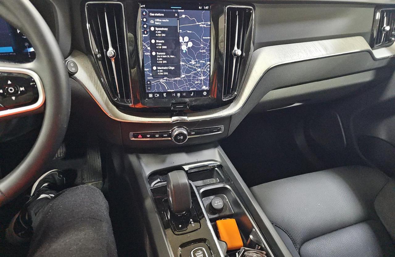 2025 Volvo XC60 B5 AWD Hybrid PLUS w/Hight Performance Sound, Pilot Assist, 360 Cam, 4 Heated Seats & Wheel Portland OR