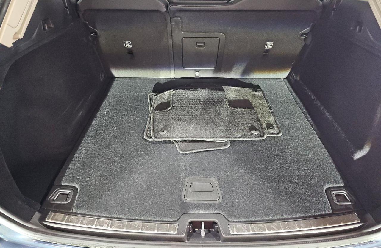 2025 Volvo XC60 B5 AWD Hybrid PLUS w/Hight Performance Sound, Pilot Assist, 360 Cam, 4 Heated Seats & Wheel Portland OR