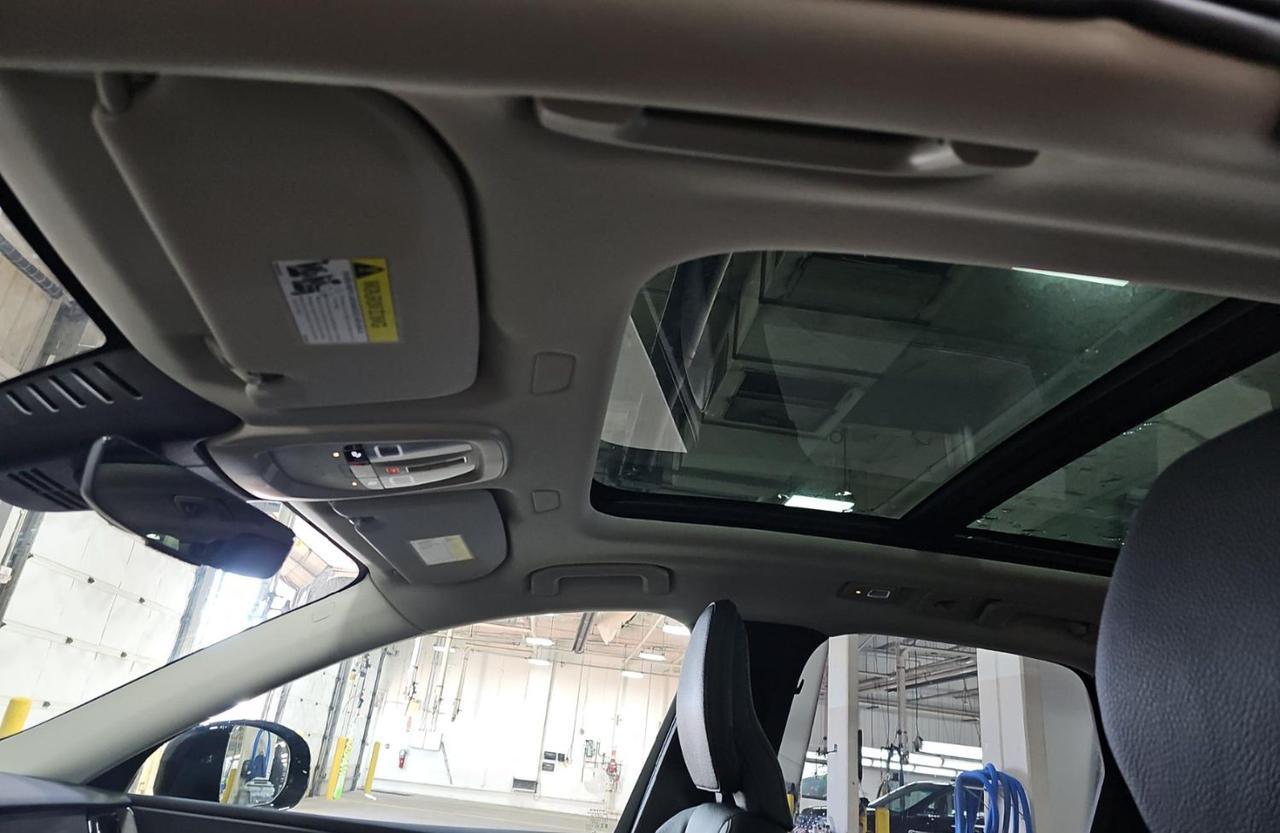 2025 Volvo XC60 B5 AWD Hybrid PLUS w/Hight Performance Sound, Pilot Assist, 360 Cam, 4 Heated Seats & Wheel Portland OR