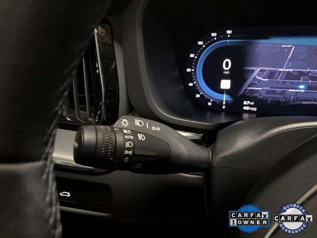 2025 Volvo XC60 B5 Core photo 32