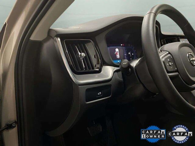 2025 Volvo XC60 B5 Core photo 15