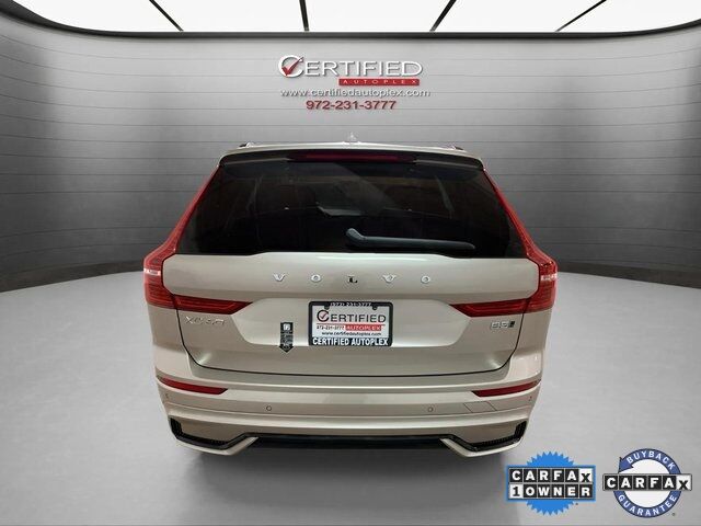 2025 Volvo XC60 B5 Core photo 2