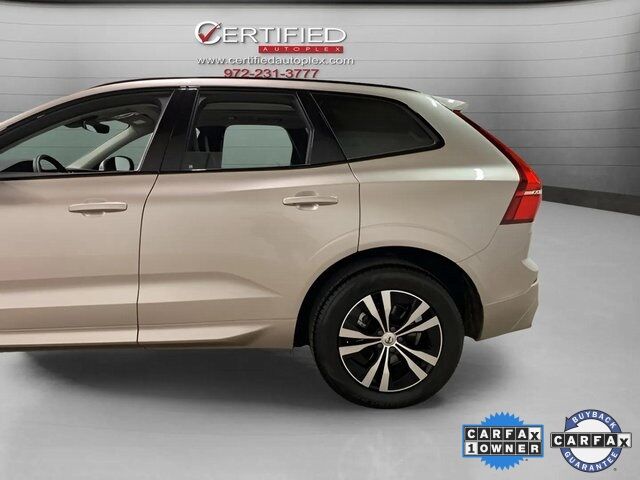2025 Volvo XC60 B5 Core photo 5