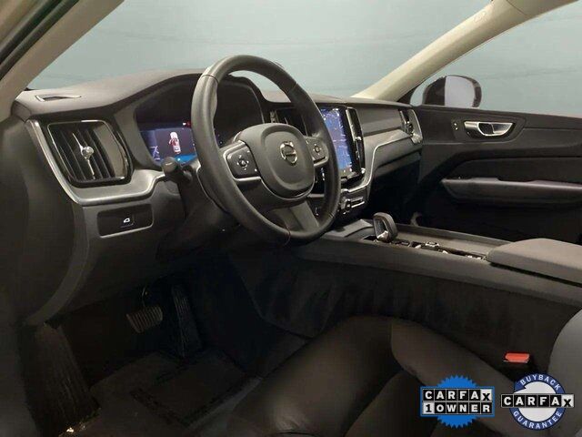 2025 Volvo XC60 B5 Core photo 16