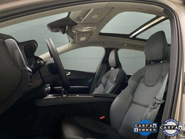 2025 Volvo XC60 B5 Core photo 24