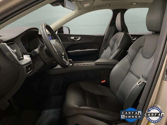 2025 Volvo XC60 B5 Core photo 17