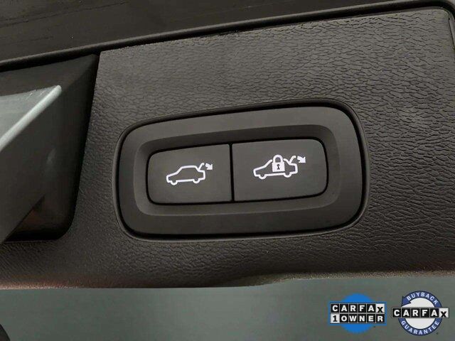 2025 Volvo XC60 B5 Core photo 9