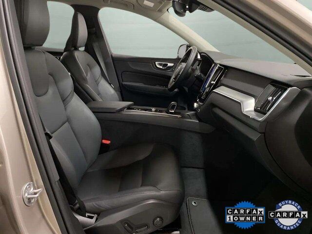 2025 Volvo XC60 B5 Core photo 23