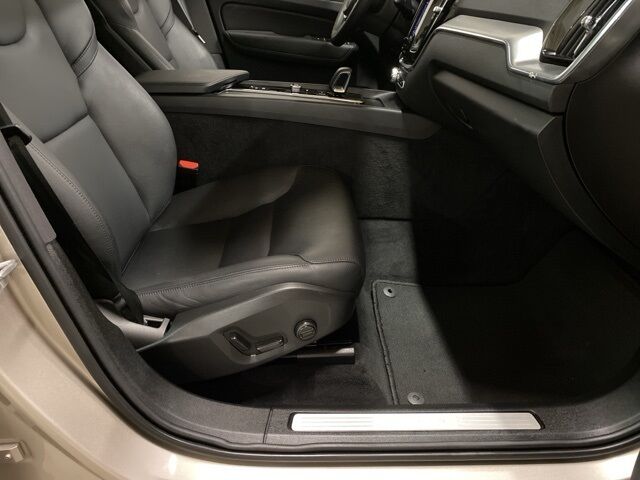 2025 Volvo XC60 B5 Core Dallas TX