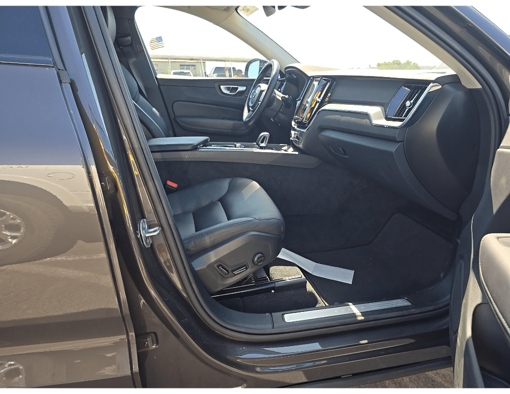 2025 Volvo XC60 B5 Core Panoramic Roof Blind Spot Assist Portland OR