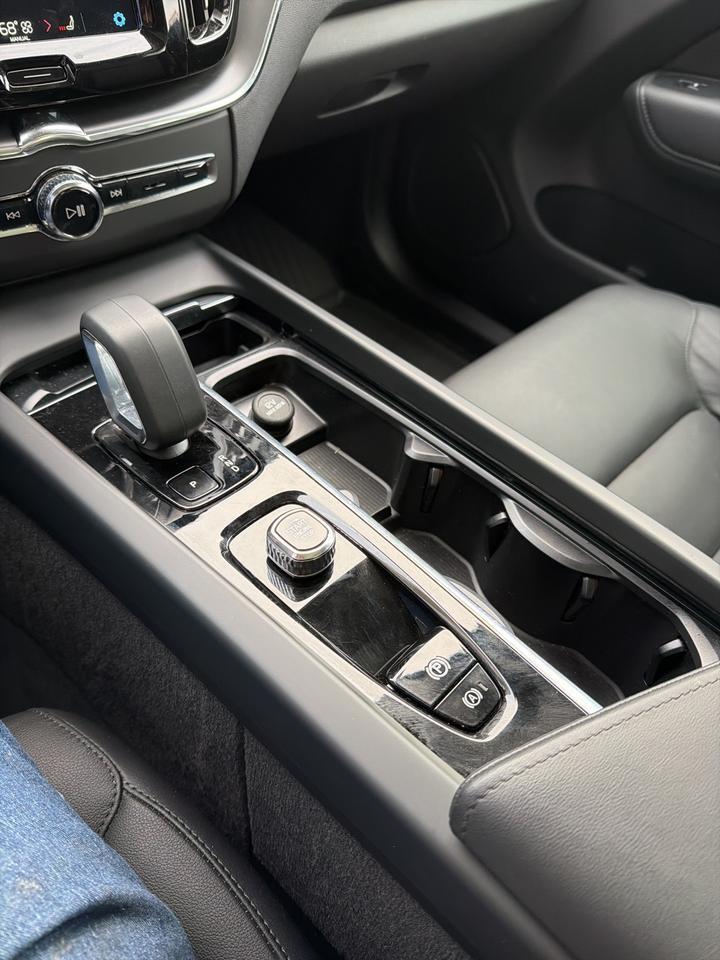 2025 Volvo XC60 B5 Core Bend OR