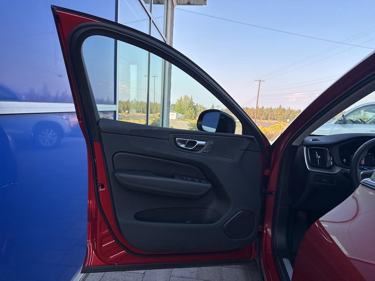 2025 Volvo XC60 B5 Core Bend OR