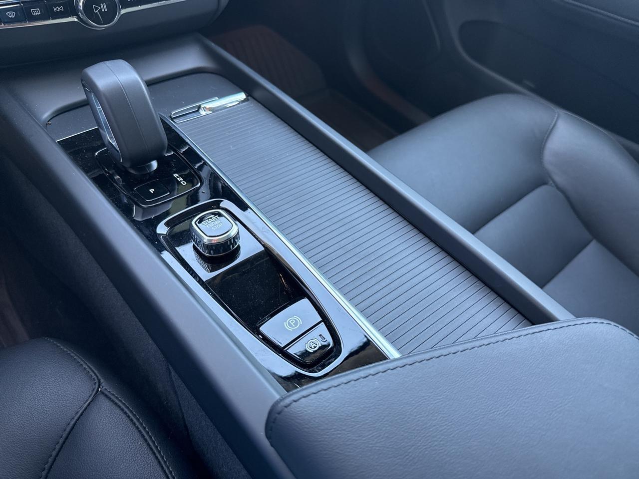 2025 Volvo XC60 B5 Core Bend OR