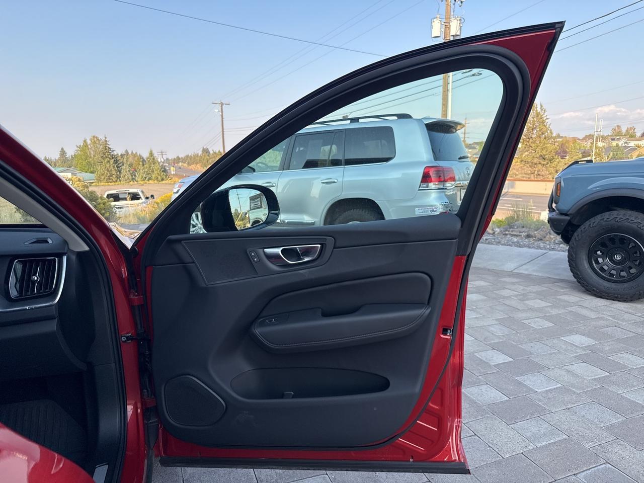 2025 Volvo XC60 B5 Core Bend OR