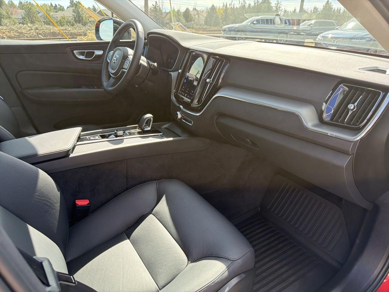 2025 Volvo XC60 B5 Core Bend OR