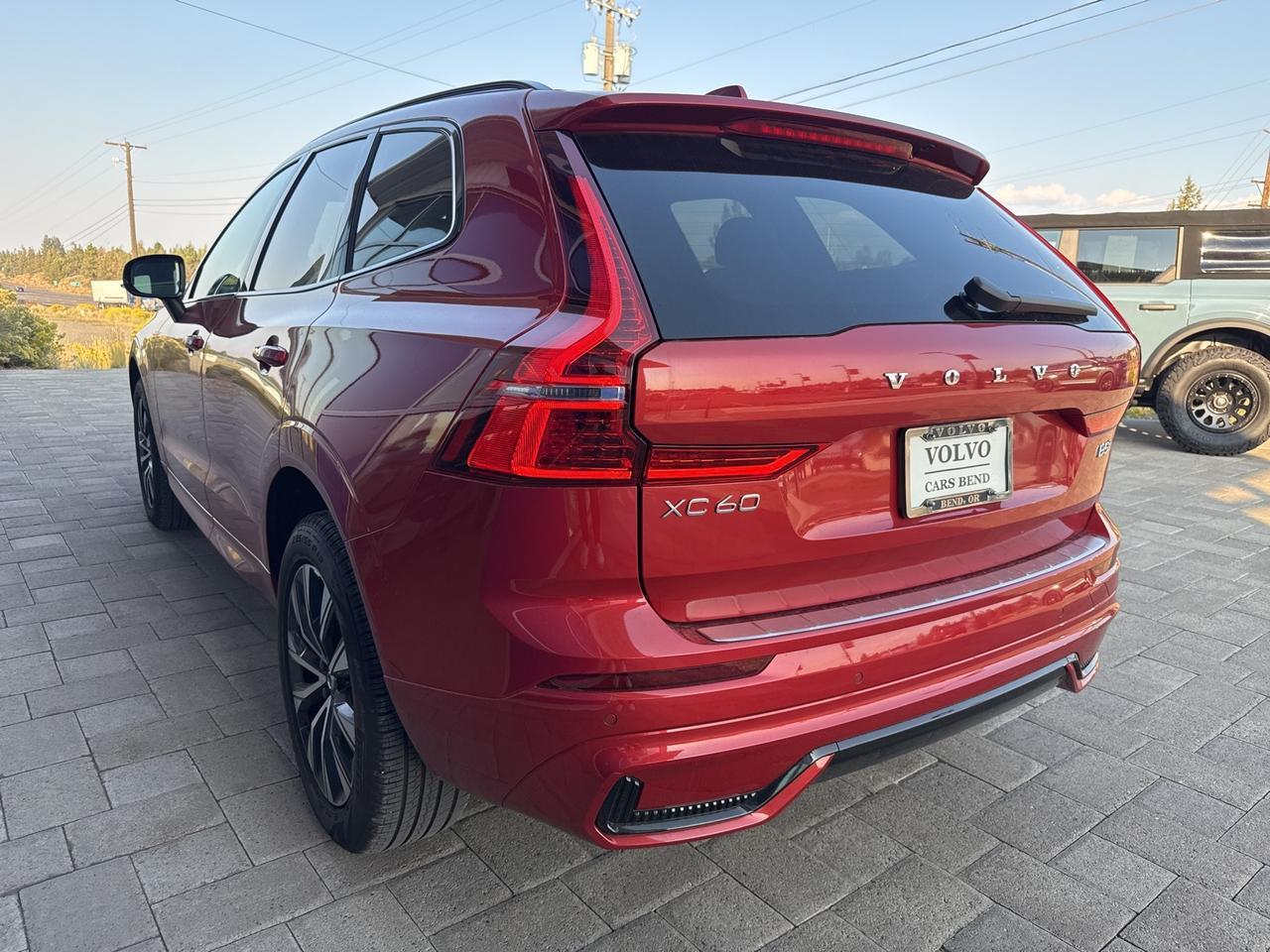 2025 Volvo XC60 B5 Core Bend OR