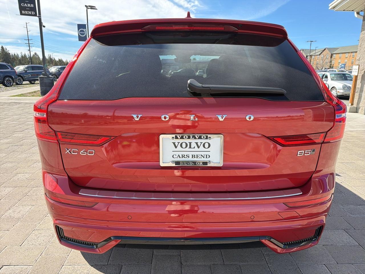 2025 Volvo XC60 B5 Core Bend OR
