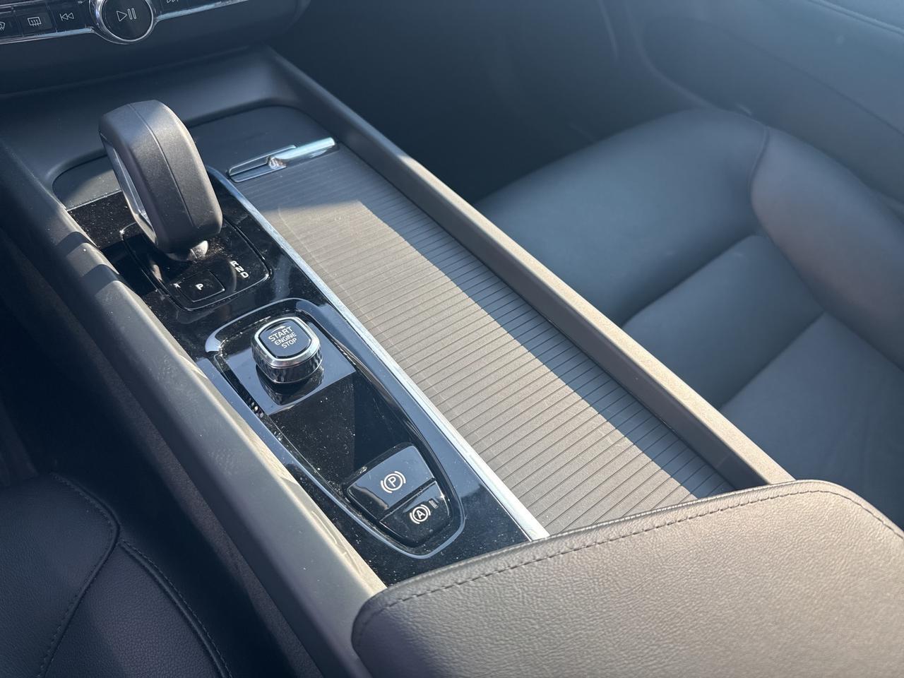 2025 Volvo XC60 B5 Core Bend OR