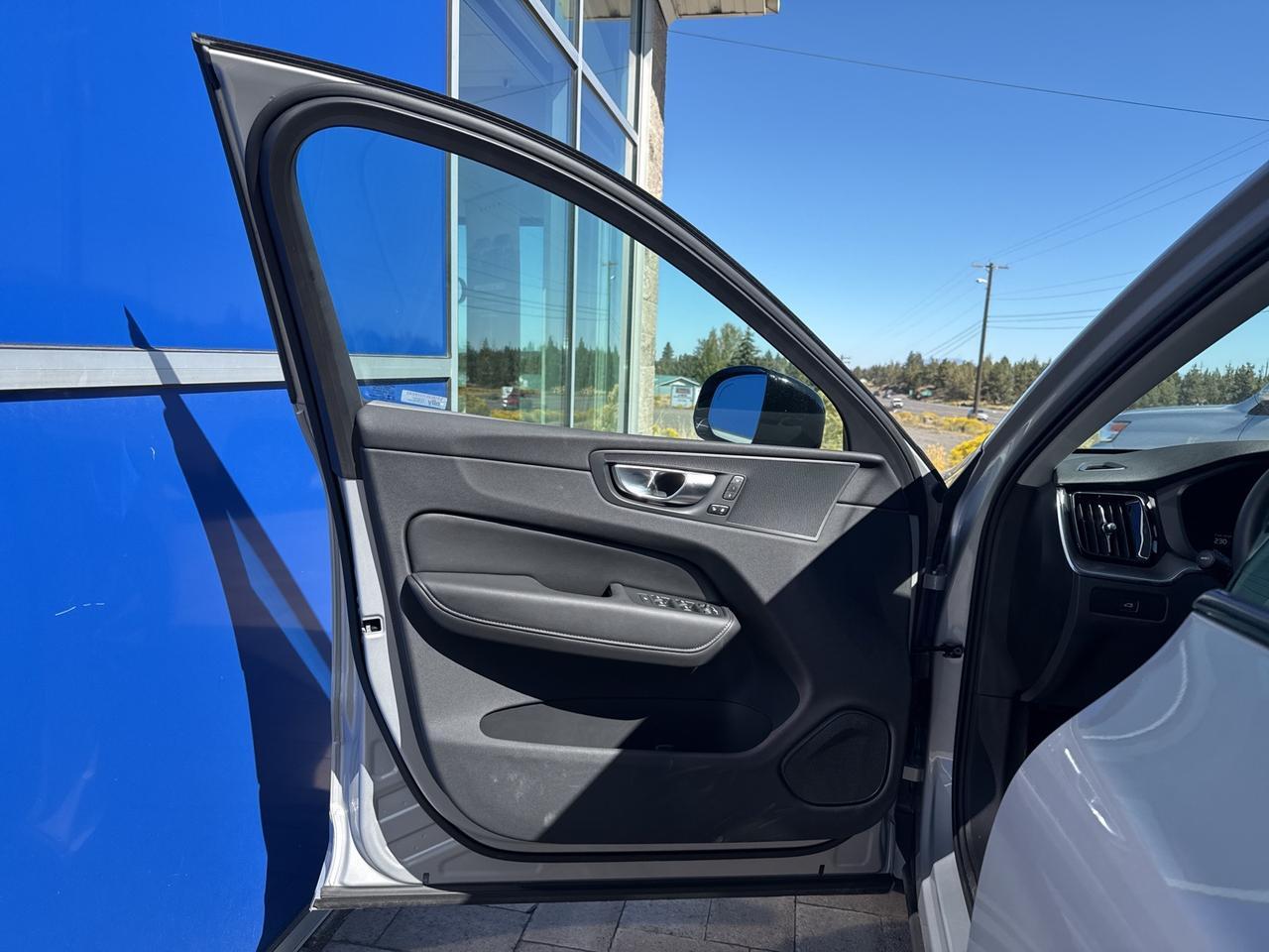 2025 Volvo XC60 B5 Core Bend OR