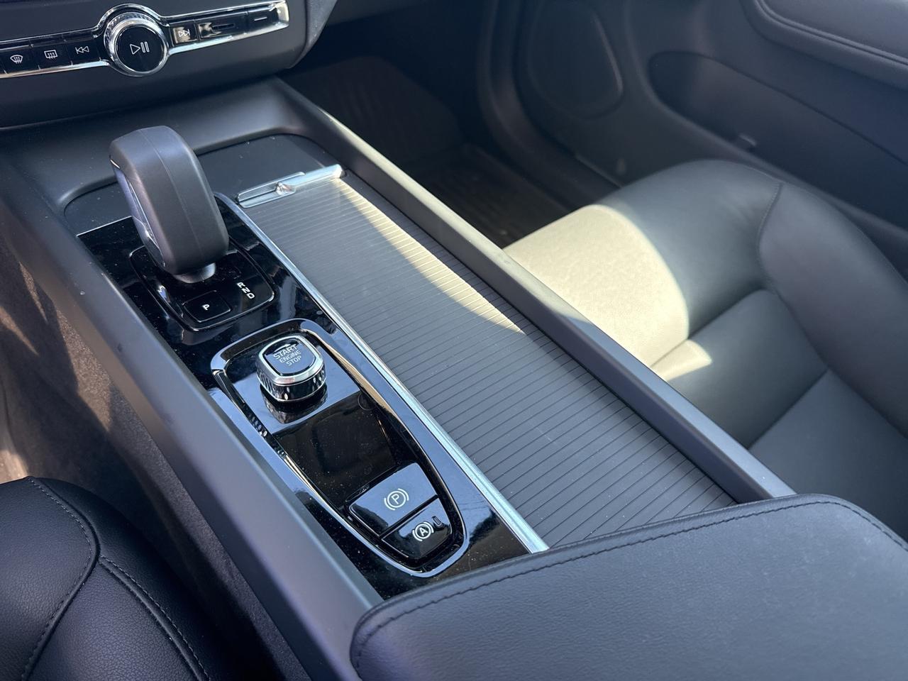 2025 Volvo XC60 B5 Core Bend OR