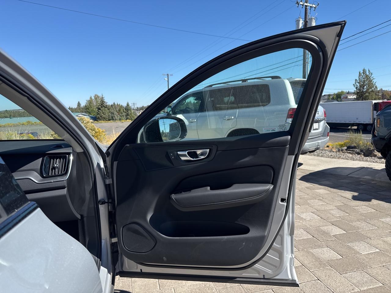 2025 Volvo XC60 B5 Core Bend OR